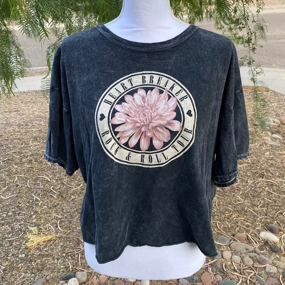 Crop Top - Heart Breakers - Picture 1 of 13